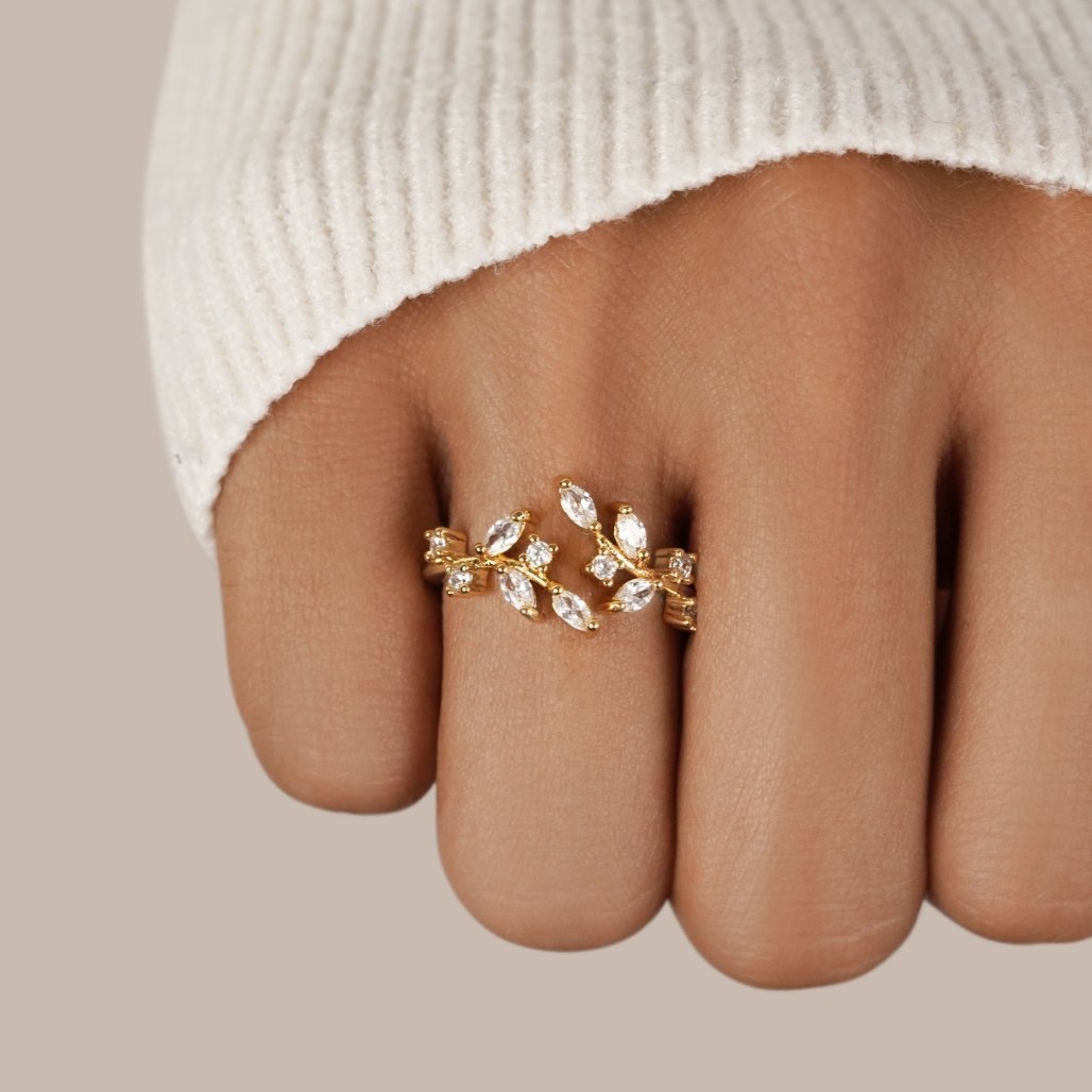 18K Gold Crystal Vine Ring - Harry & Olivia Birmingham