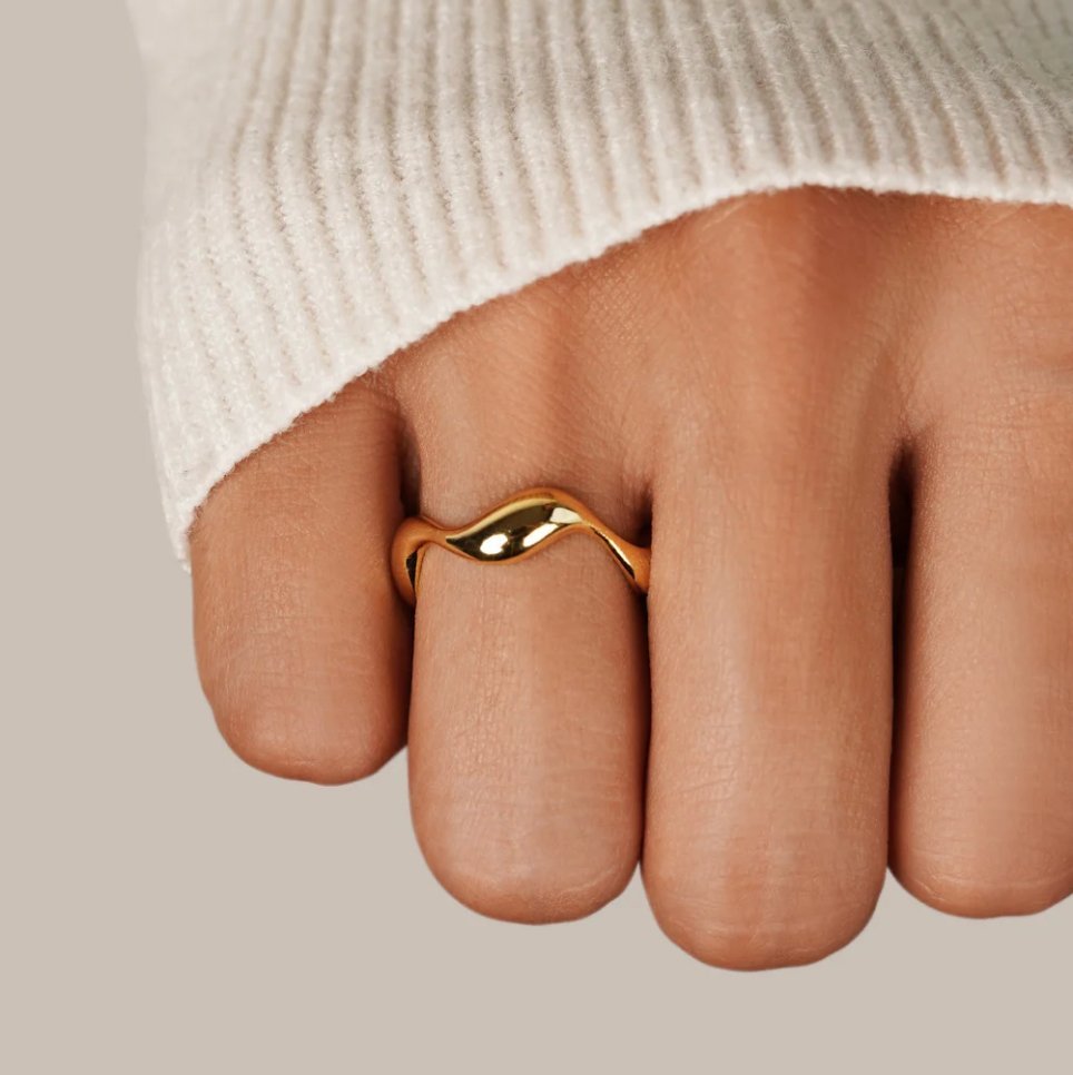18K Gold Wave Ring - Harry & Olivia Birmingham