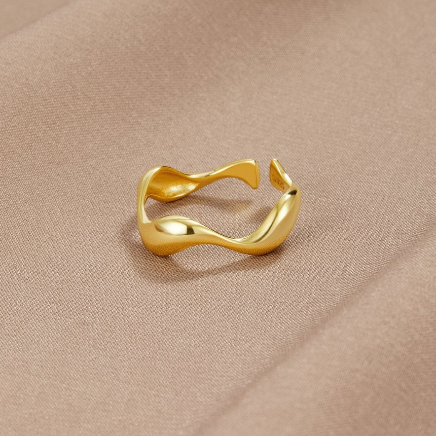 18K Gold Wave Ring - Harry & Olivia Birmingham