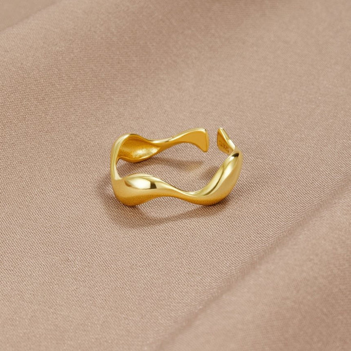 18K Gold Wave Ring - Harry & Olivia Birmingham