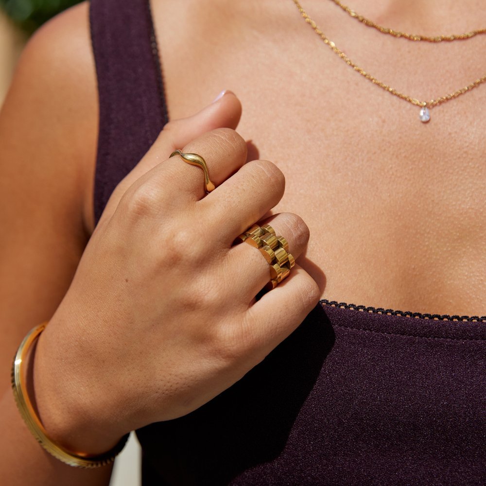 18K Gold Wave Ring - Harry & Olivia Birmingham