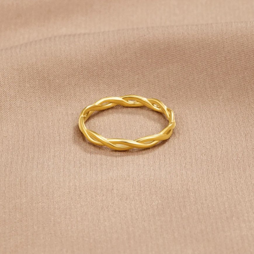 Infinity 18K Gold Twist Ring - Harry & Olivia Birmingham