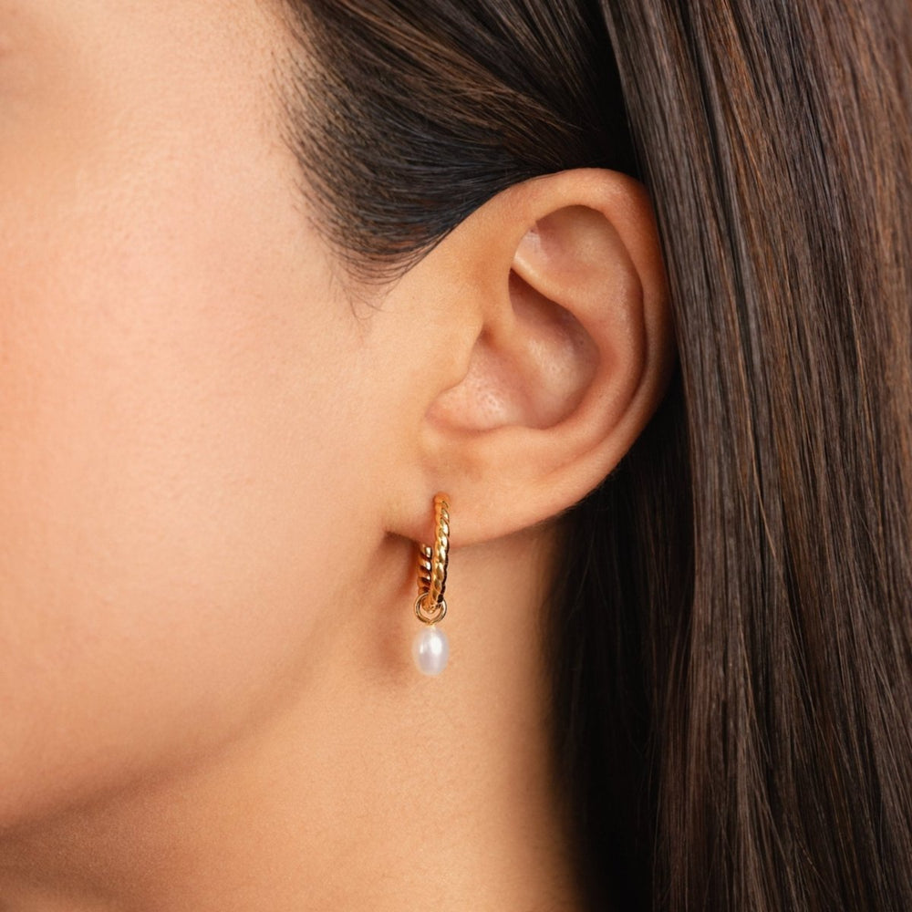 Layla Pearl Twist Earrings - Harry & Olivia Birmingham