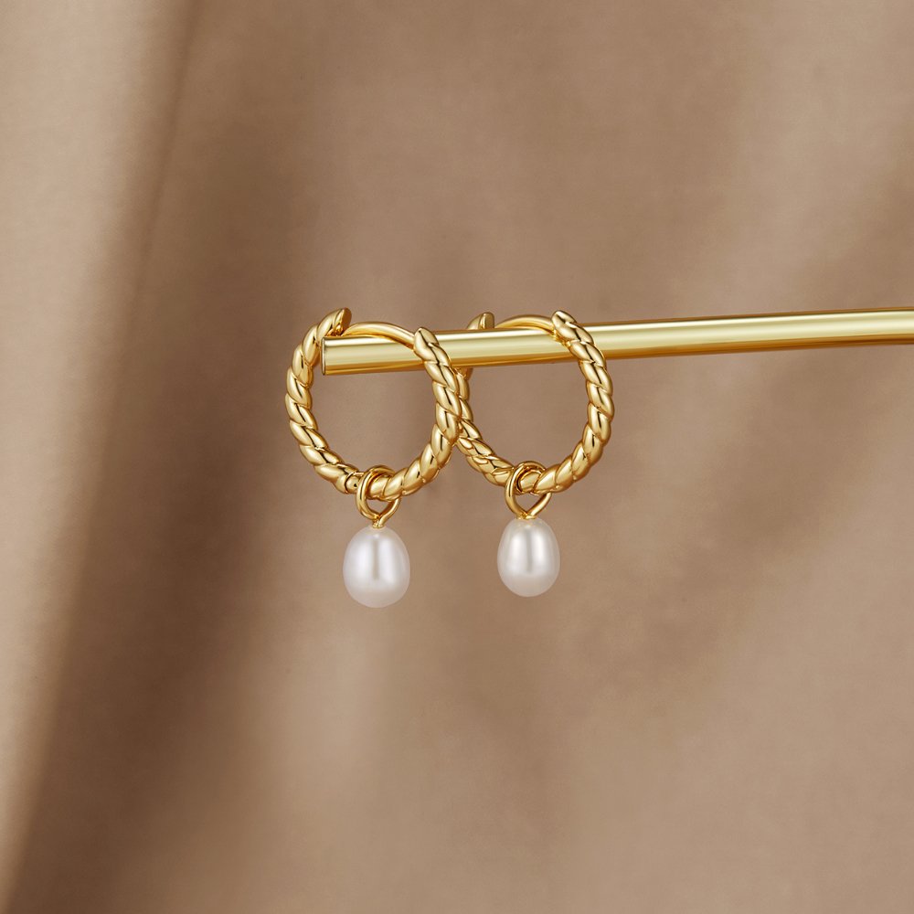 Layla Pearl Twist Earrings - Harry & Olivia Birmingham